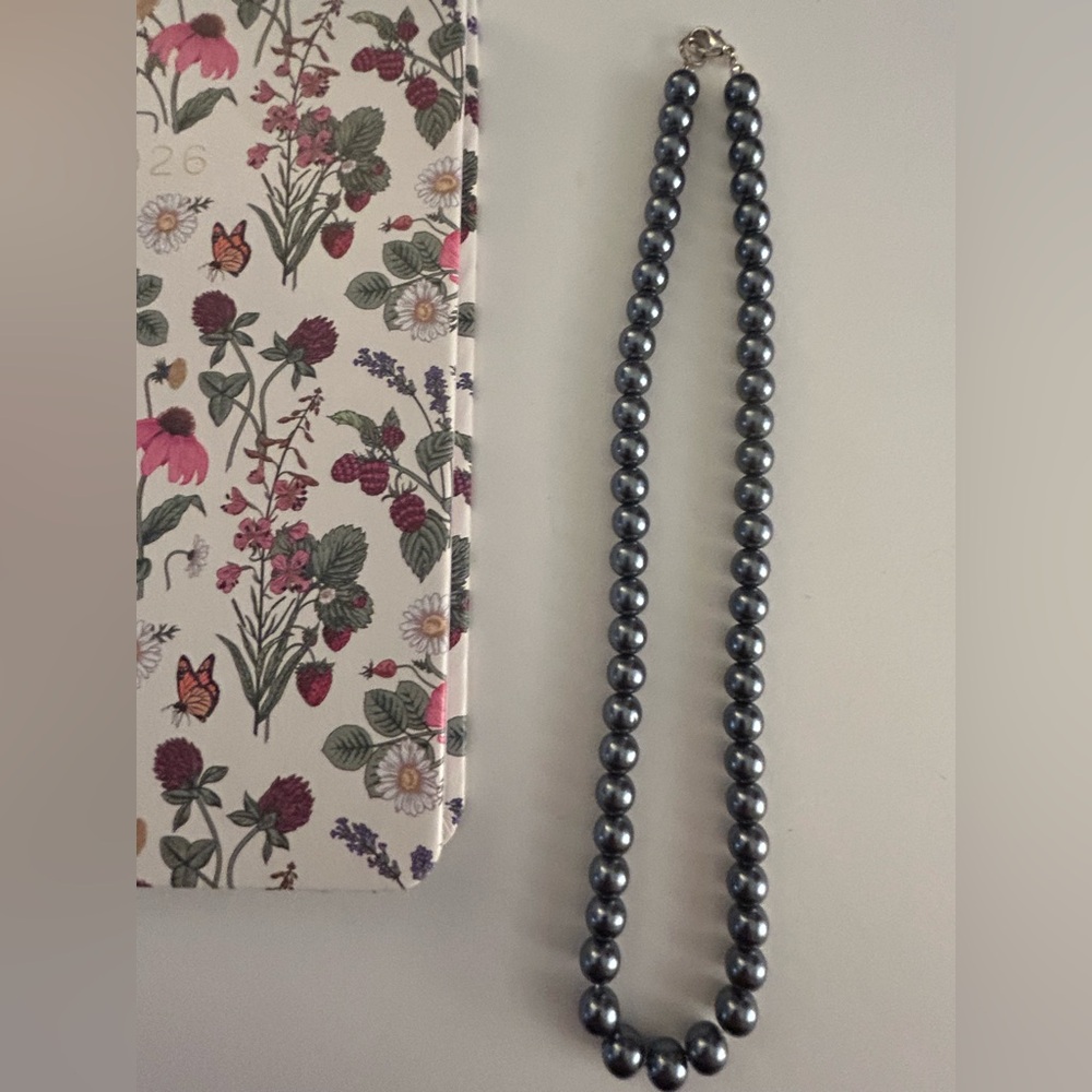 Gray Faux pearl Necklace, 18” silvertone lobster clasp like new (also in white) - Picture 2 of 6